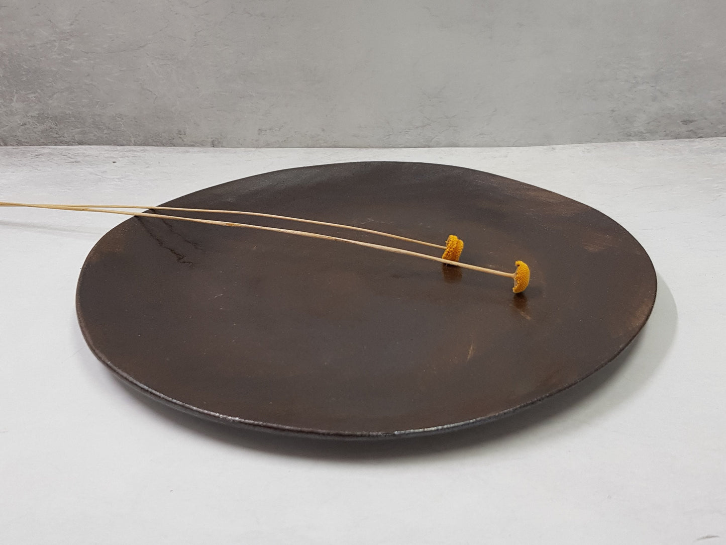 27–28 cm gray clay dinner plate
