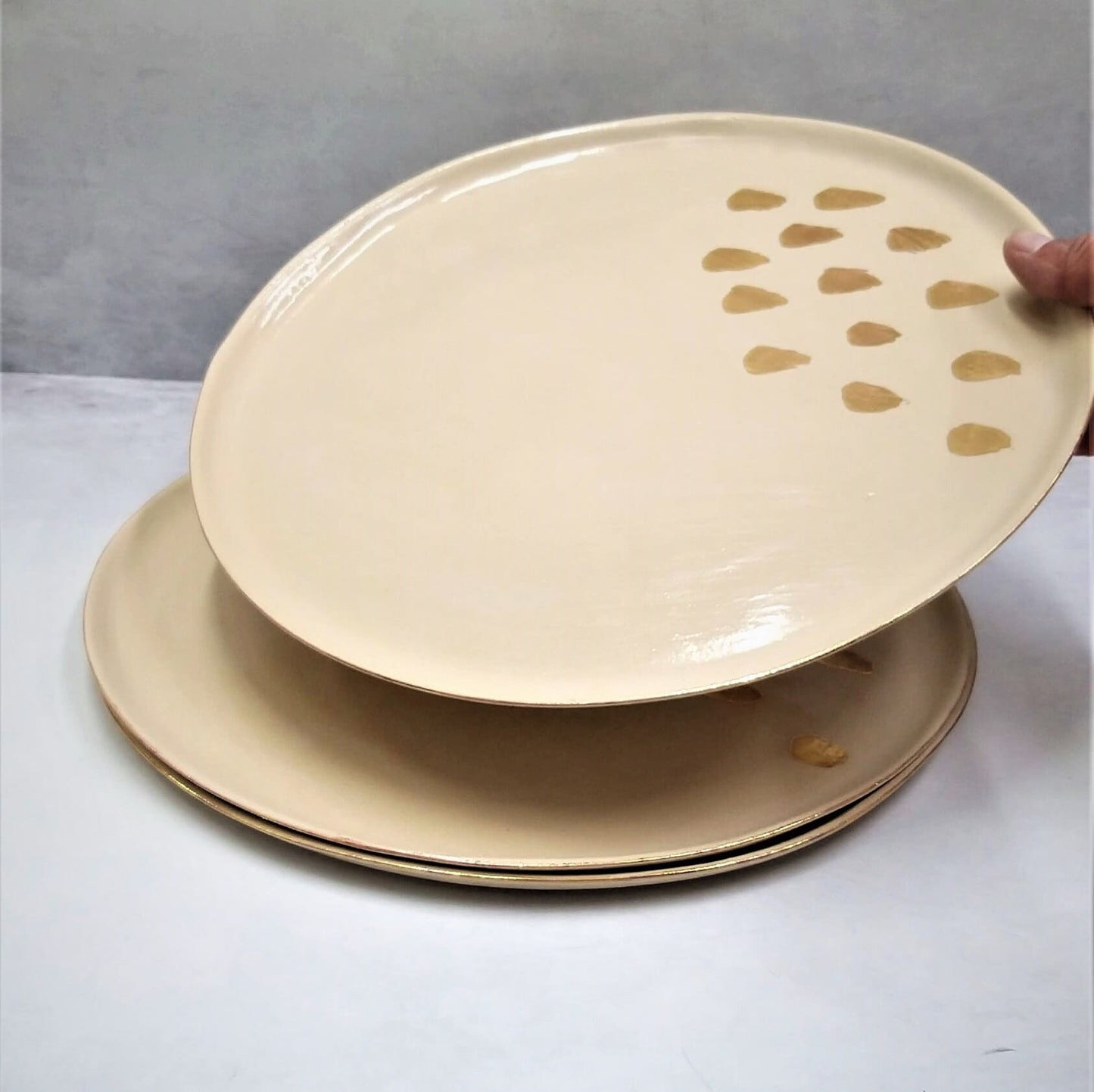 Decorative ceramic plate