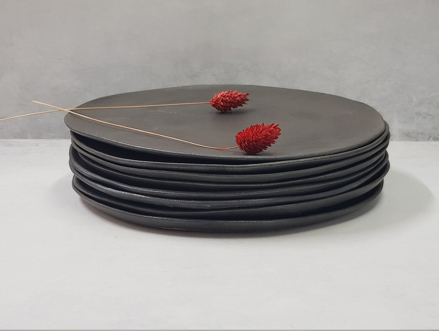 Black Pottery Dinnerware Set