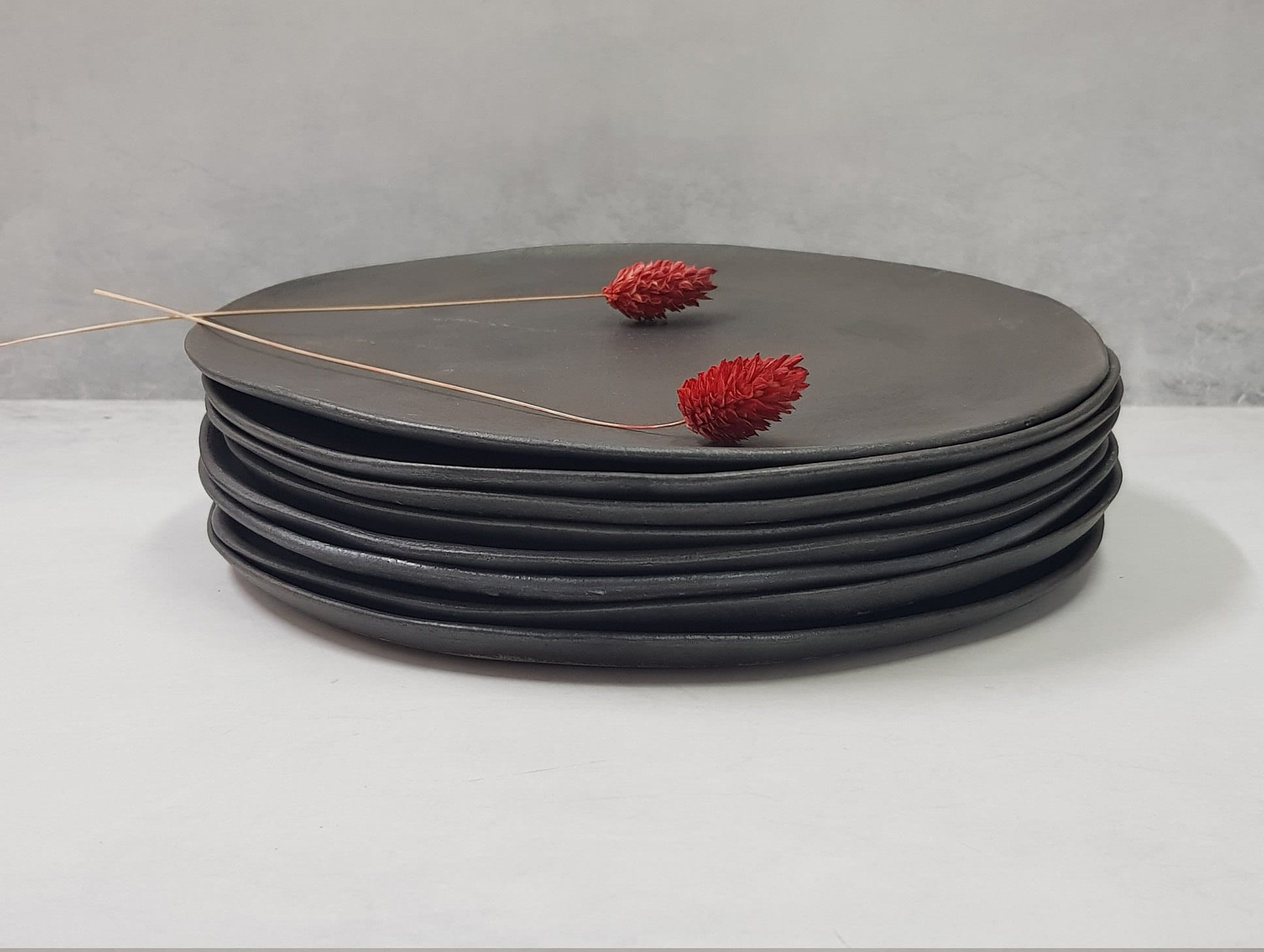 Black Pottery Dinnerware Set