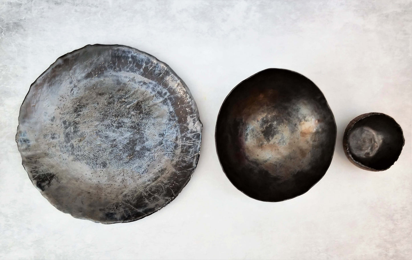 Cersmic black plates set