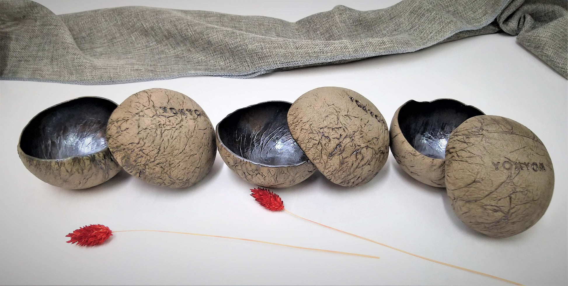 Small bowls designed in black gray color