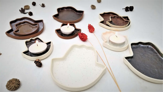 Clay plates in the shape of hamsa