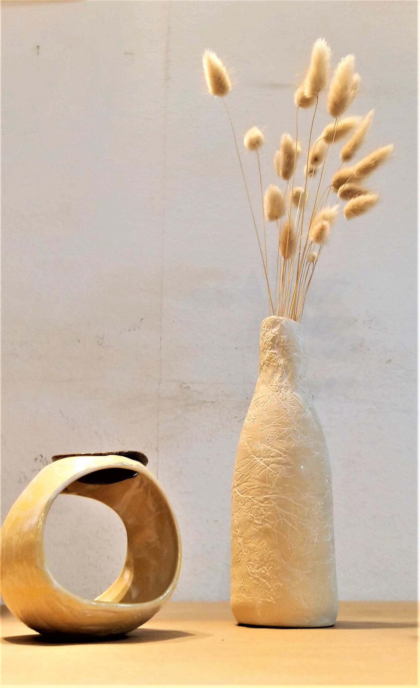 White ceramic vaze