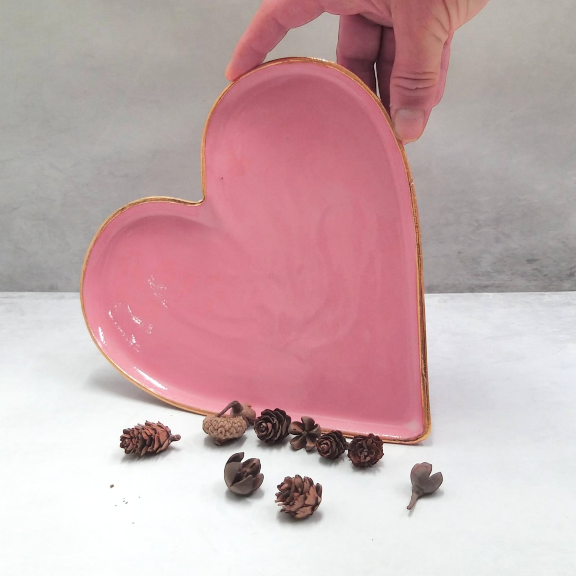 Heart shape pink gold ceramic plate 