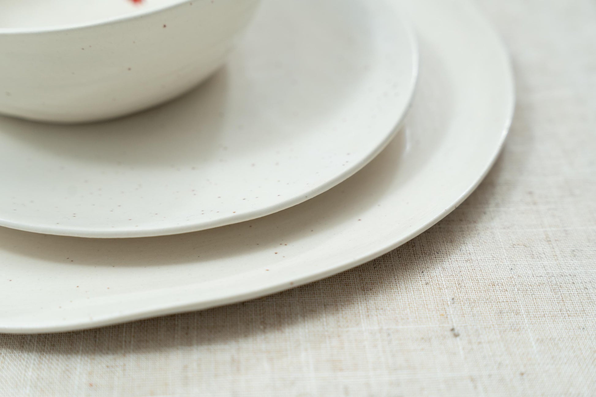 Side view of plates and bowl stacked