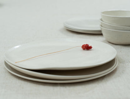 Minimalist dinnerware with natural textures