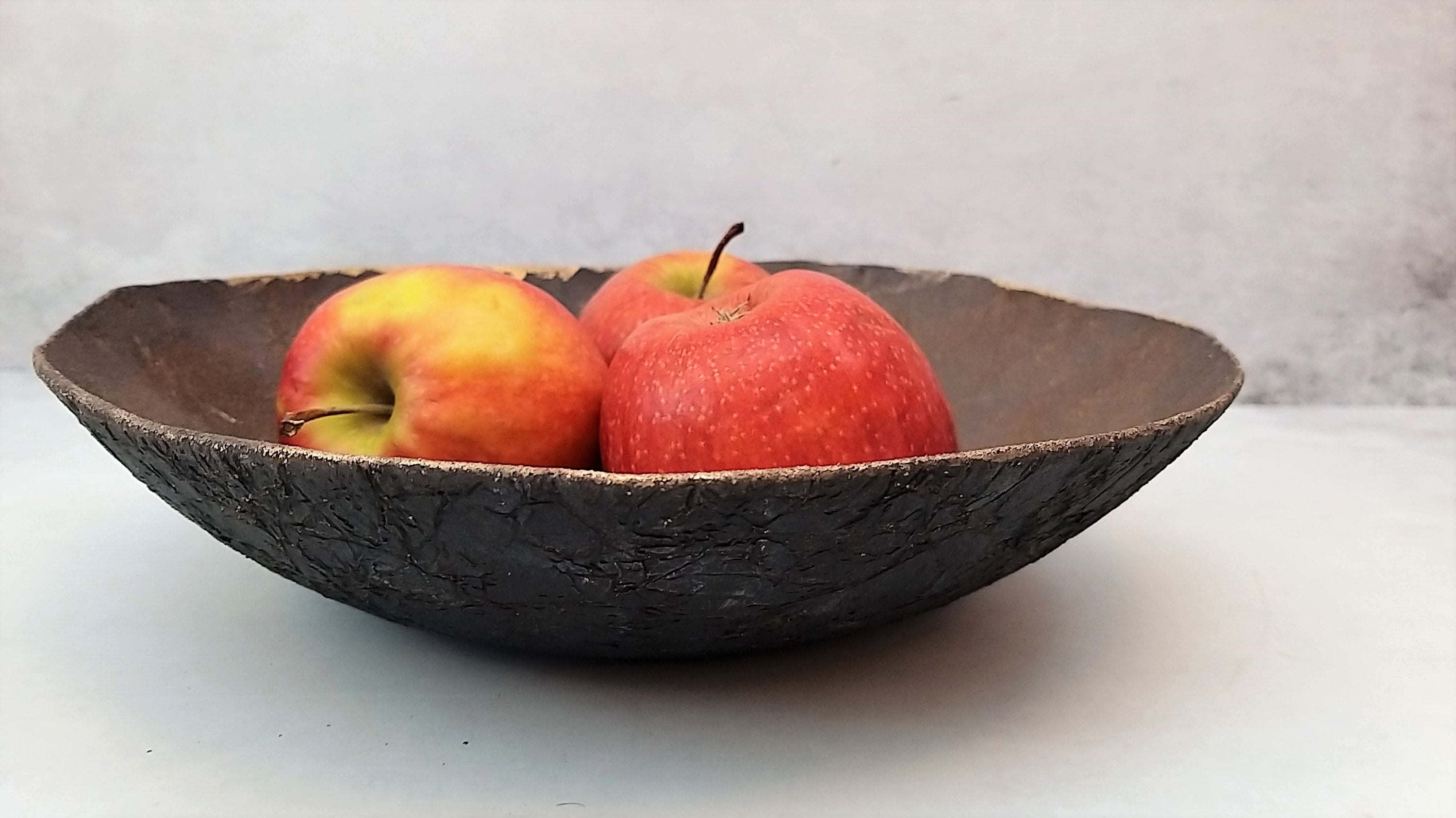 Ceramic fruit outlet centerpiece